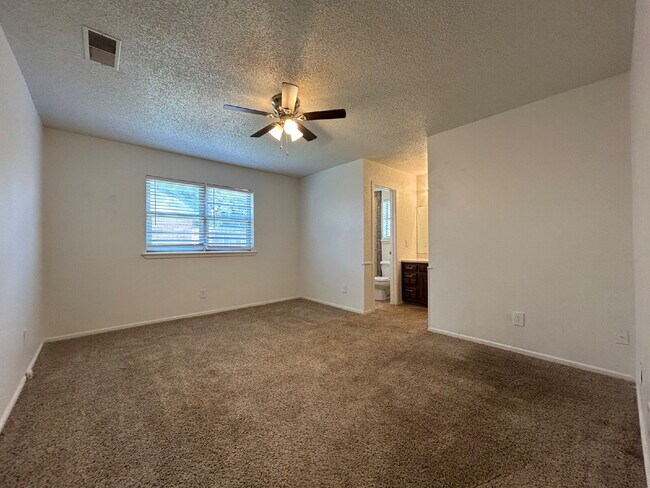 Building Photo - Charming 3-Bedroom Lubbock Home with Cozy ...
