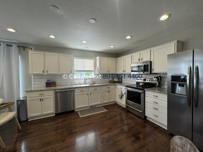 Building Photo - 1665 N 2600 W