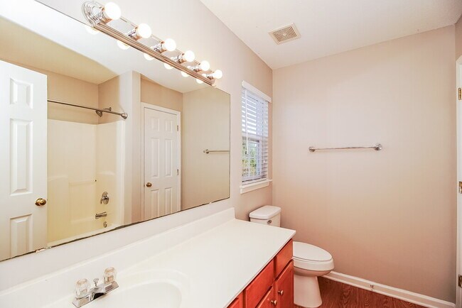 Building Photo - 1528 Moss Creek Dr