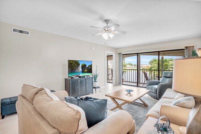 Building Photo - 4640 Chantelle Dr