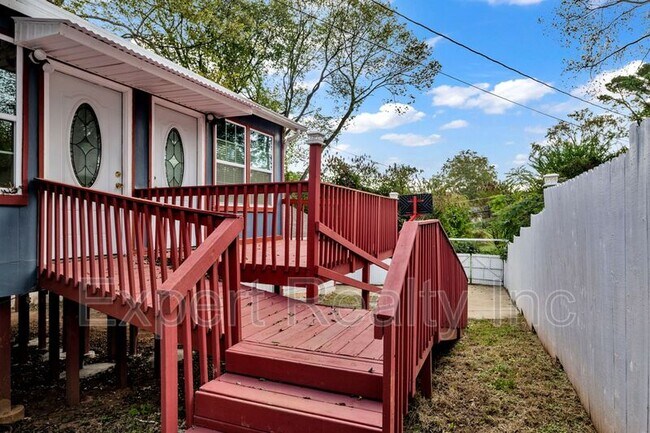 Building Photo - 1245 Waverly St