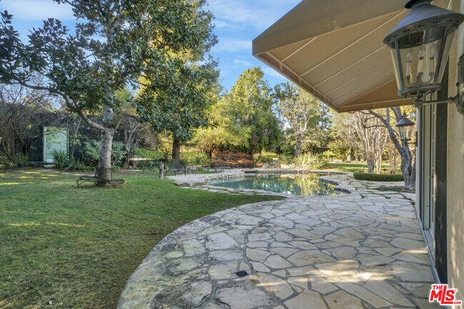 Building Photo - 821 Whittier Dr