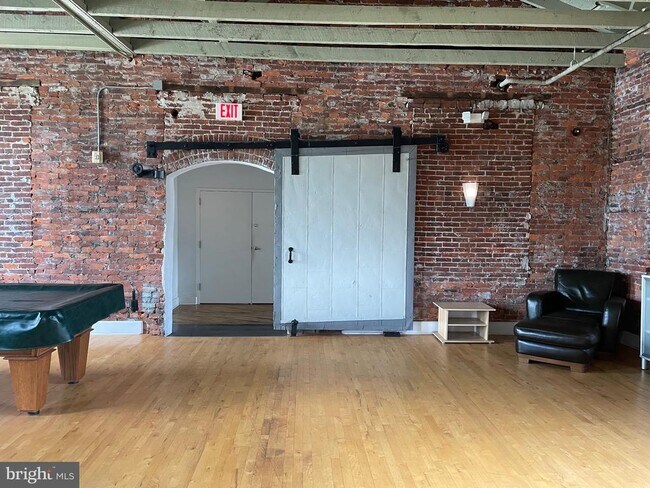 Building Photo - 200 Lincoln Ave