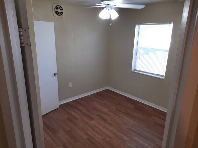 Building Photo - 1518 E Ellicott St