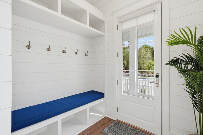 Building Photo - 419 Lakefront Dr