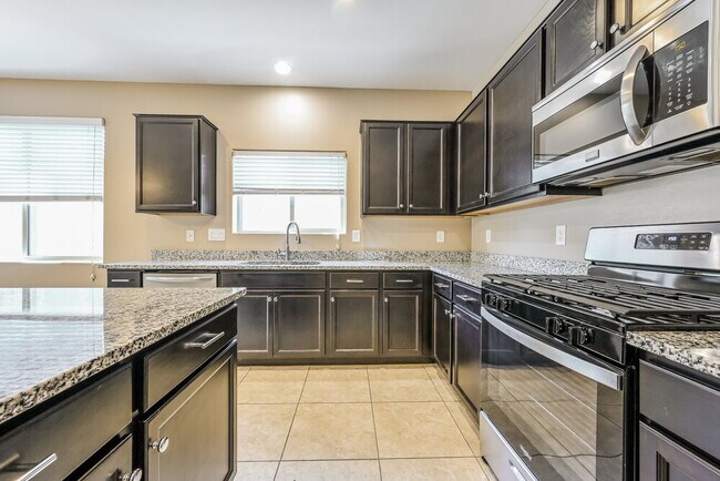 Building Photo - 17157 W Lisbon Ln