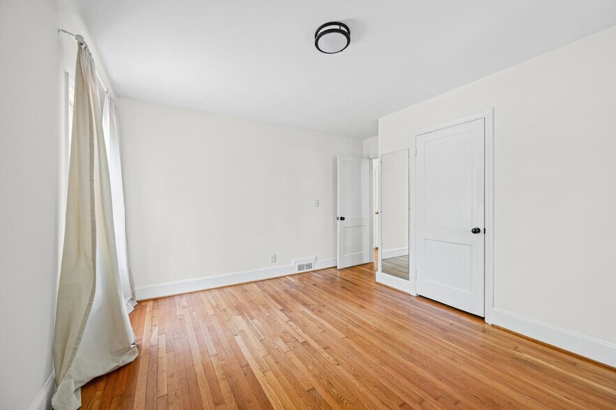 Building Photo - 508 S Westview Dr