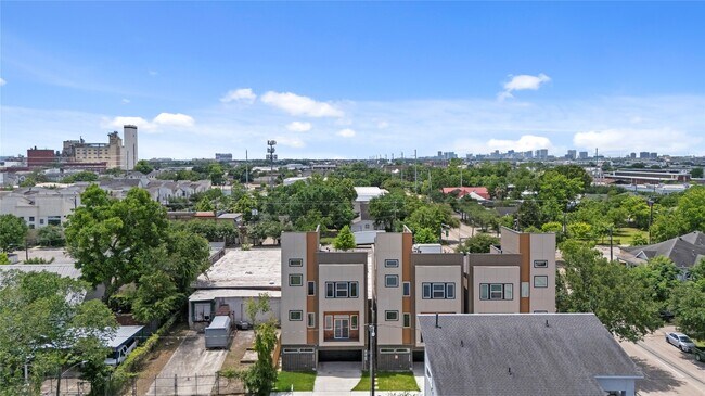 Building Photo - 3510 Saltus St