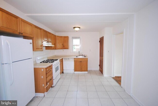 Building Photo - 5028 Nantucket Rd