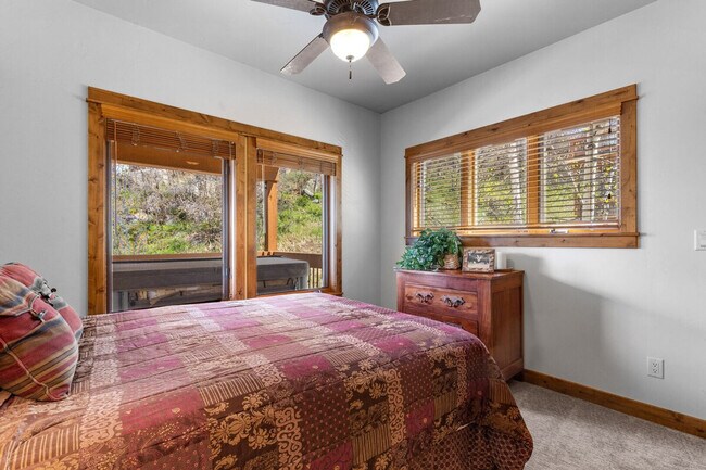 Building Photo - 2137 Overlook Dr