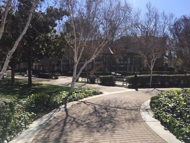 Building Photo - 3 Bedroom 2.5 Home in Whisman Station