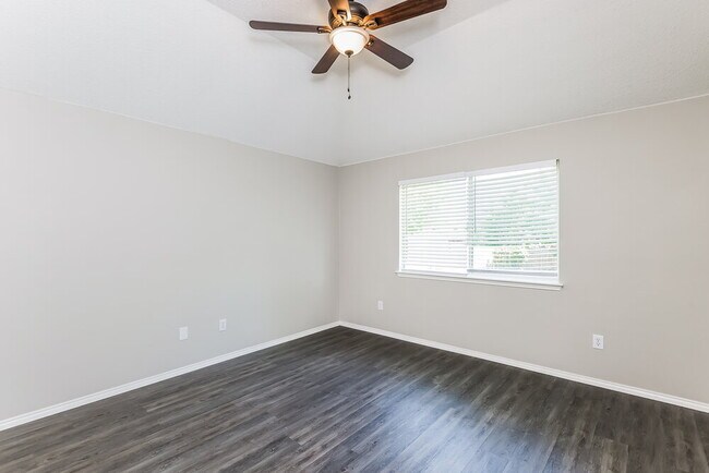 Building Photo - 705 Bridle Trail