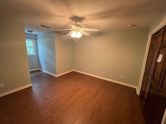 Building Photo - 509 Castlewood Trail