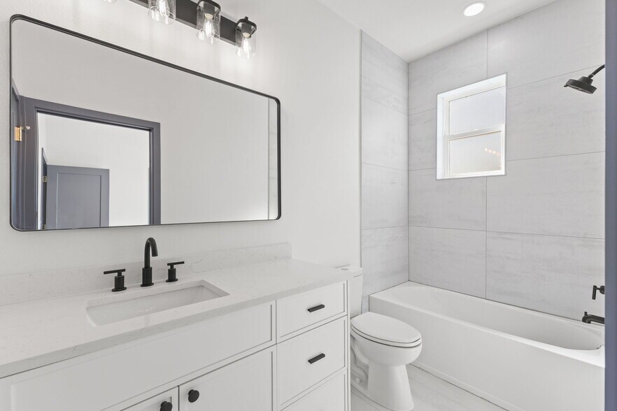 Building Photo - 2523 13th Ave N