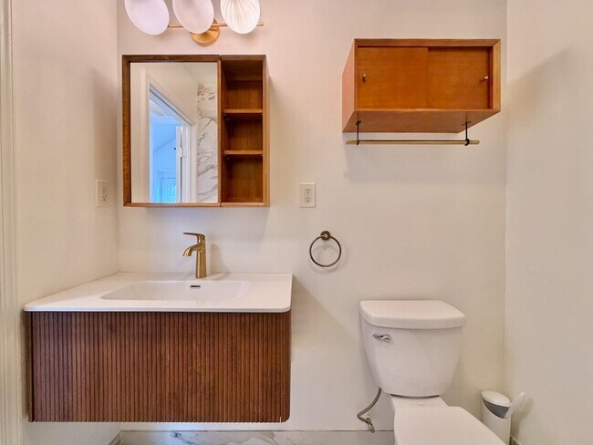 Building Photo - 126 OGDEN Ave