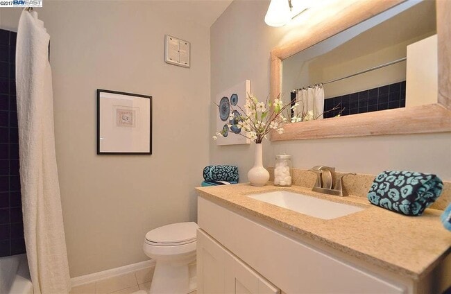 Building Photo - 325 Kitty Hawk Rd
