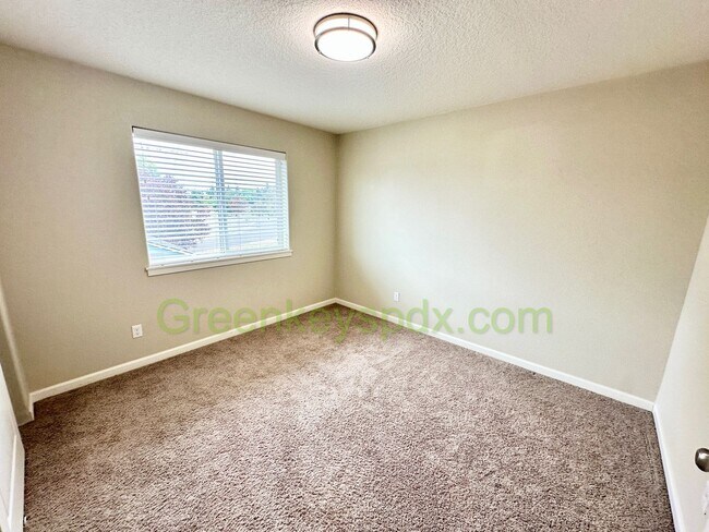 Building Photo - Gorgeous 3-Bedroom 2.5-Bathroom House with...