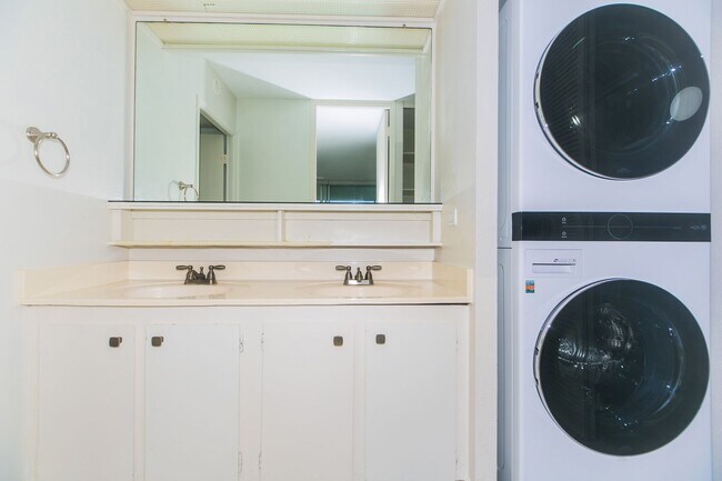 Building Photo - 98-410 Koauka Loop #14B