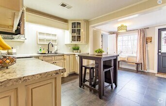 Building Photo - Gorgeous 4 Bedroom Home in Adamsville