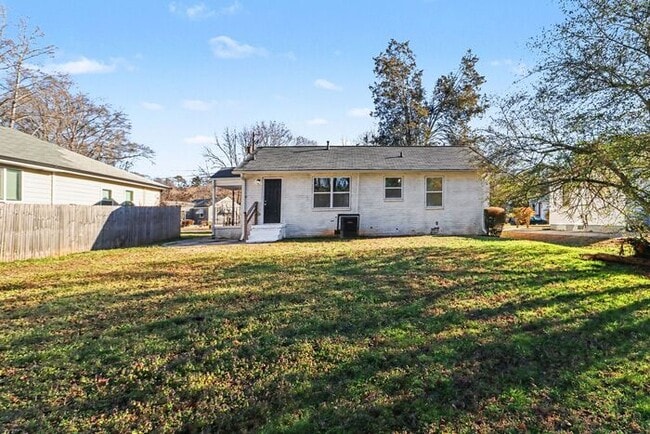 Building Photo - Newly Renovated 3BR/1BA SE Atlanta Gem!