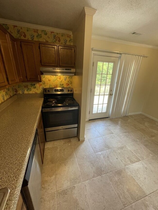 Building Photo - 2bd 2ba Townhome!