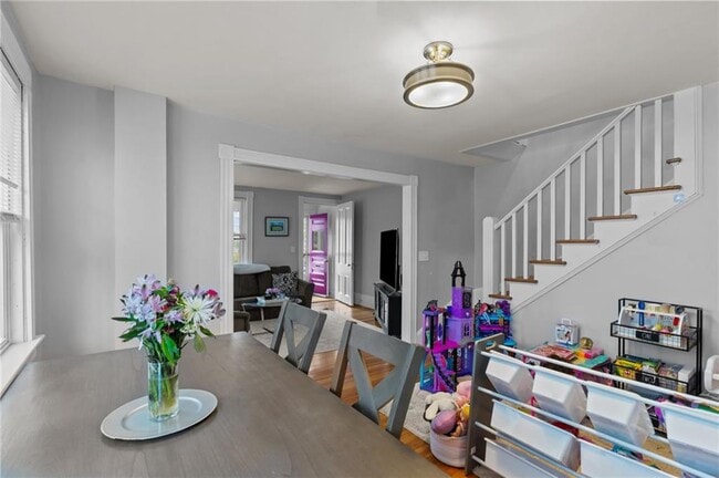 Building Photo - 44 Bedlow Ave
