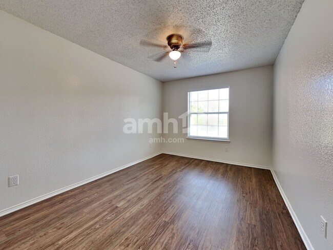 Building Photo - 1500 Westfield Ln