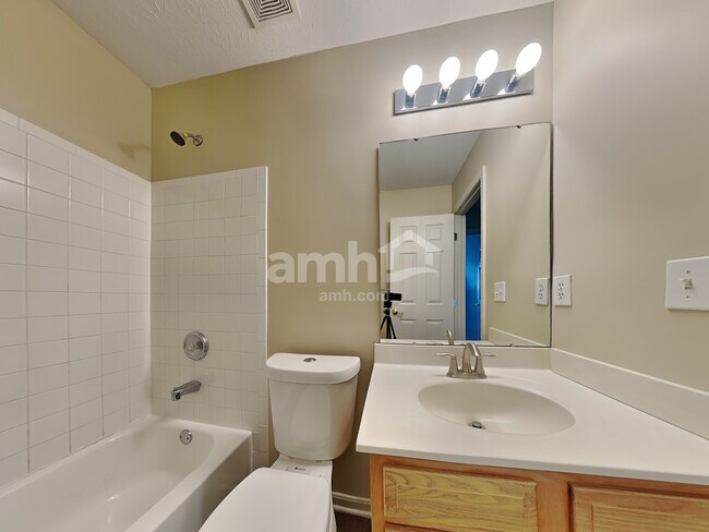 Building Photo - 2051 River Birch Dr