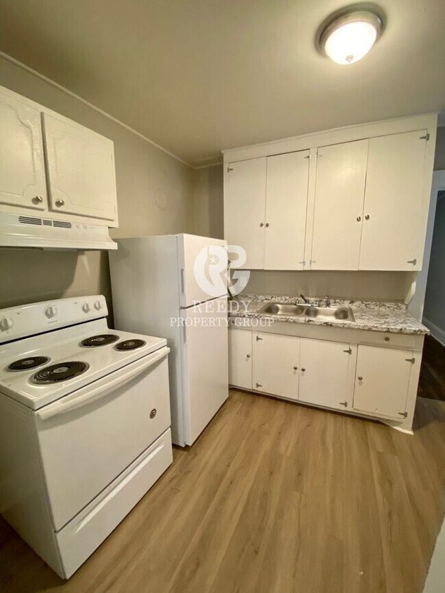 Building Photo - Beautifully renovated Spartanburg Home!