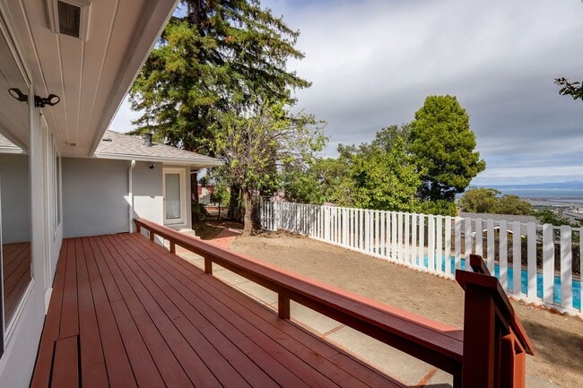 Building Photo - 3 Bed / 3 Bath + Bonus room pet friendly Millbrae home with pool on a 1/2 acre lot. YouTube tour!!