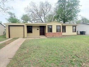 Building Photo - 3-1 with Garage - S Fort Worth Near I-35 & I-20