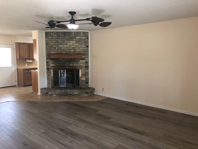 Building Photo - 3 Bedroom in Hallsville ISD