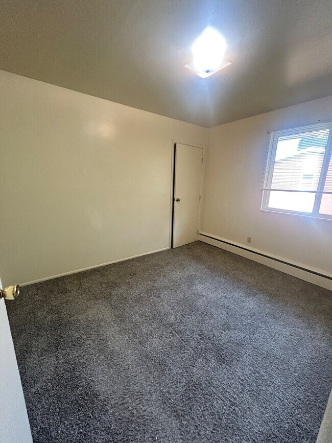 Building Photo - Available now! 2 bedroom, 1 bath apartment...