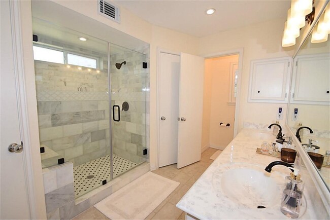 Building Photo - 20610 Laurel Lock Dr