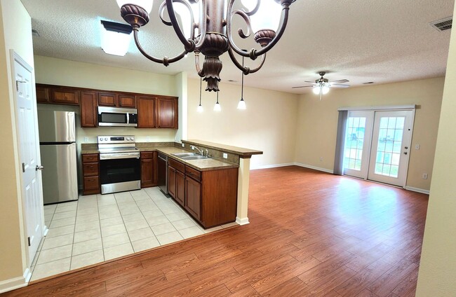 Building Photo - Like New town home centrally located to Ft. Stewart, HAAF,and Savannah