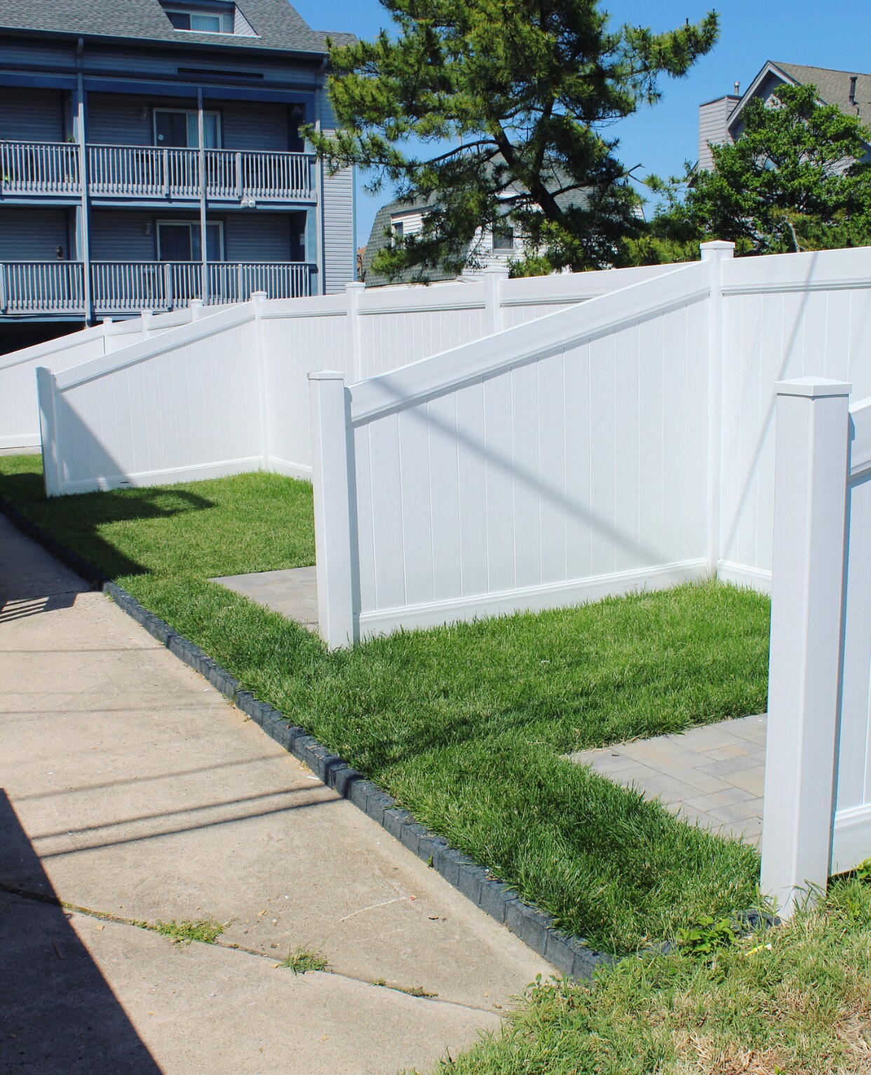 Building Photo - 606 Beach Ave