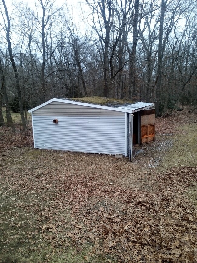 Building Photo - 1857 Janvier Rd