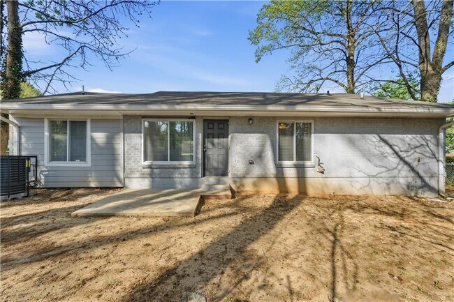 Building Photo - 1735 Carter Cir