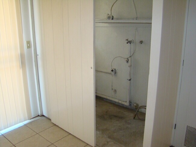 Building Photo - 3 BEDROOM HOME WITH WORKSHOP ON 2 1/2 ACRES