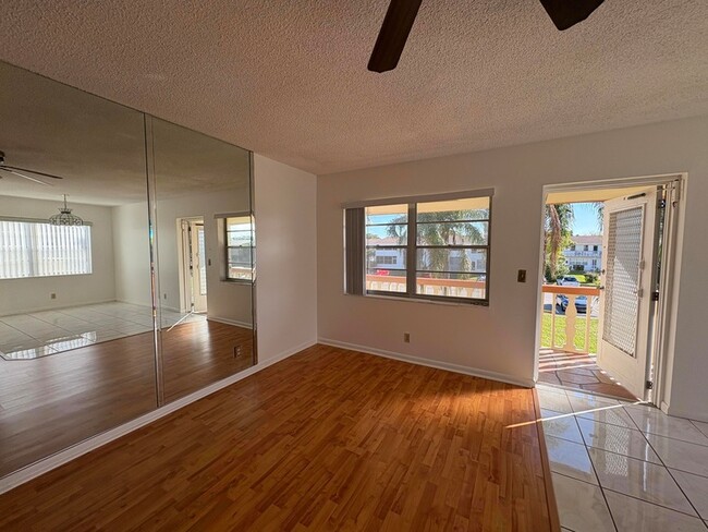 Building Photo - 230 Bedford E