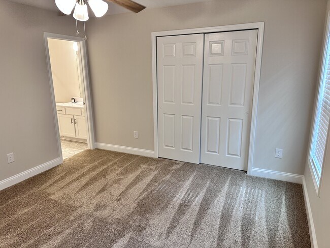 Building Photo - 175 Loren Rd