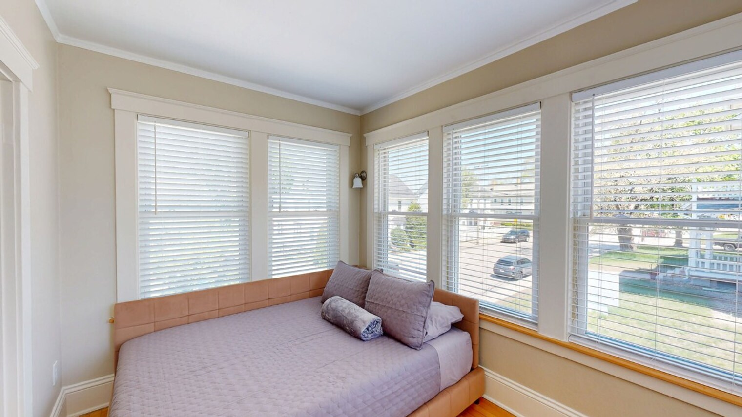 Building Photo - 128 1/2 Elm St