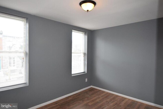 Building Photo - 209 N Milton Ave