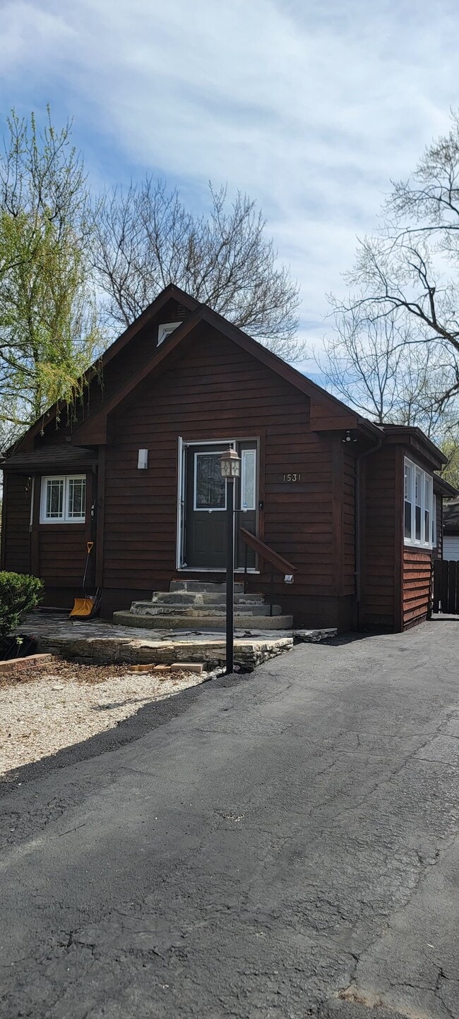 Building Photo - 1531 Walnut Dr