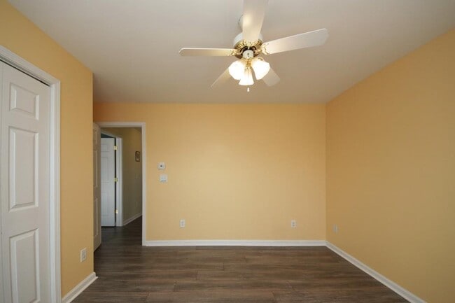 Building Photo - 2120 Highland Gate Dr