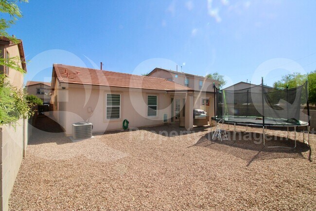 Building Photo - 263 E Mountain Alder St