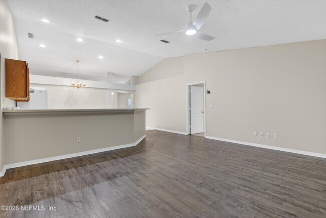 Building Photo - 1648 Glen Laurel Dr