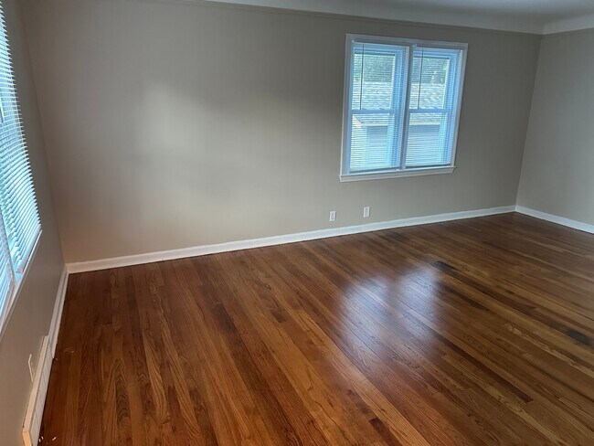Building Photo - 3017 Huntington Ave
