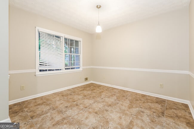 Building Photo - 145 Cowan Dr