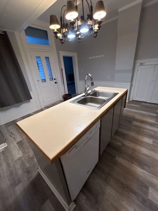 Building Photo - 1402 O Ave